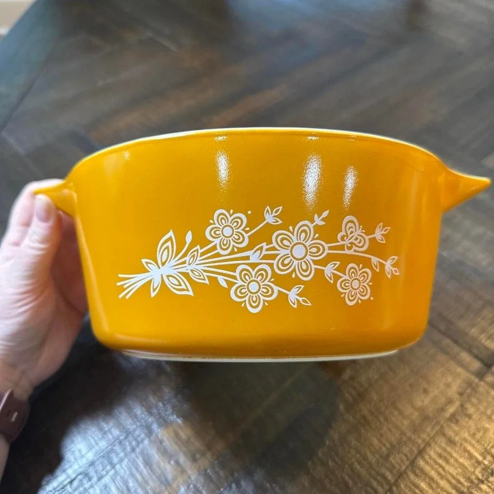 Vintage Pyrex Butterfly Gold 475-B 2.5 Qt Cinderella Casserole Bowl
